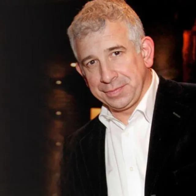 Με χειροπέδες ο Πέτρος Φιλιππίδης – Οδηγείται στις φυλακές Τρίπολης