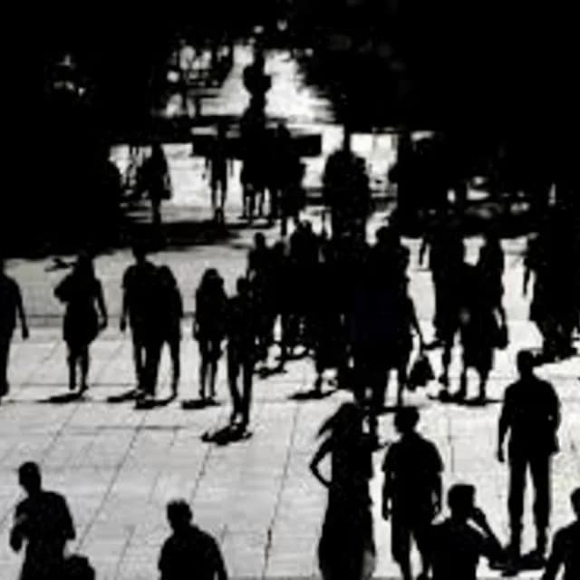 Κοινωνία: Η πεμπτουσία του εγώ