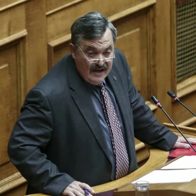 “Σκόπευα να παραδοθώ” είπε ο Παππάς – Σήμερα μεταφέρεται στην Δομοκό