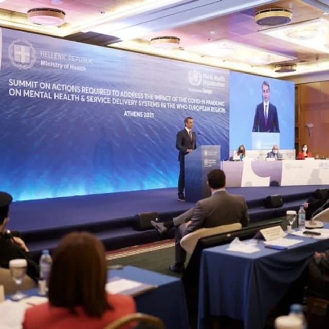 Μητσοτάκης σε εκπαιδευτικούς: Σας παρακαλώ, εμβολιαστείτε!