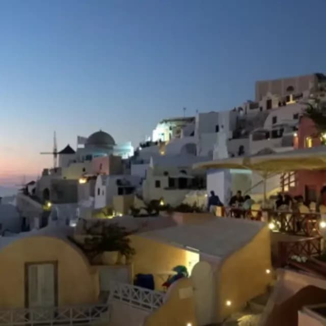 Είναι ορθή η εξάρτηση της ελληνικής οικονομίας από τον τουρισμό;